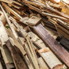 Stos odpadów drewna gotowych做回收。