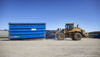 Blå container på avfallsanläggning